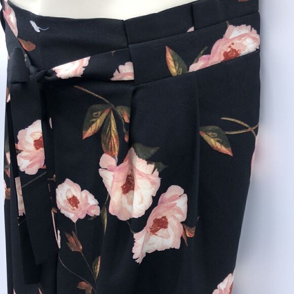 Worthington Petite Large black floral capris - Picture 3 of 5